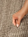 dywan-naturalny-jutowy-boucle-brazowo-szary-kolo-detal1.jpeg