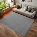 dywan-nowoczesny-helix-jednobarwny-szary-aranzacja-w-salonie-na-ciemnej-podlodze-i-jasna-sofa.jpg