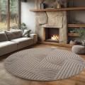 dywan-nowoczesny-3d-helix-jednobarwny-bezowy-geometria-aranzacja-z-kominkiem-i-jasna-sofa-na-ciemnej-podlodze.jpg