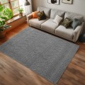 dywan-nowoczesny-3d-helix-boho-szary-aranzacja-w-salonie-z-biala-sofa-na-ciemnej-podlodze.jpg