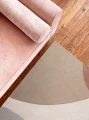 dywan-wełniany-hackney-ted-baker-wielokolorowy-aranżacja-rózowa-sofa-zbliżenie.jpg
